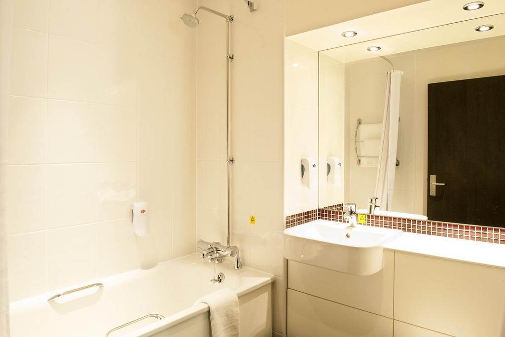 Premier Inn Chester Central - North Extérieur photo